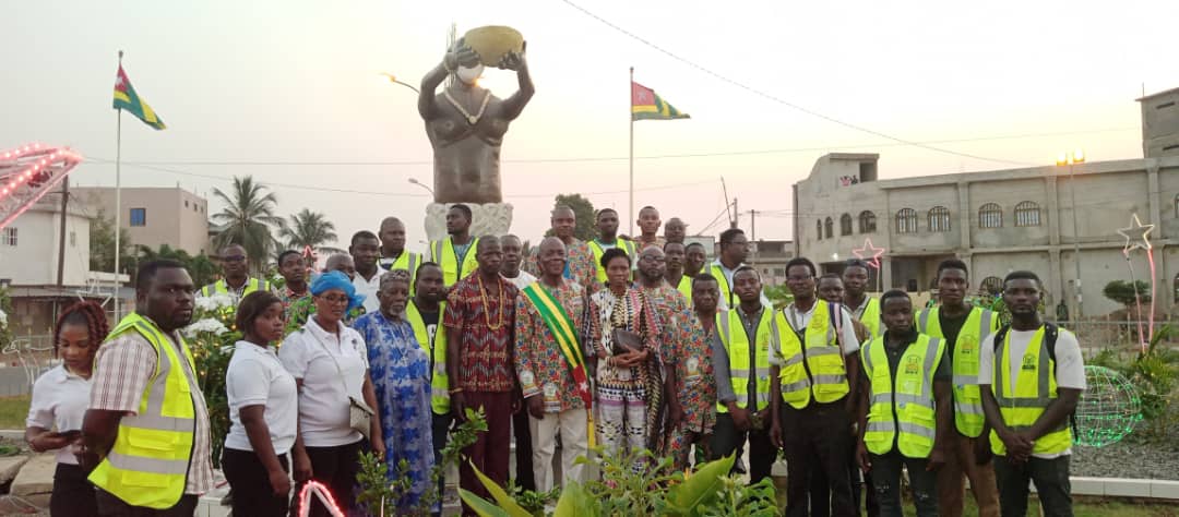 Commune du Golfe 2 : Inauguration du monument « DAGBE NEVA » au carrefour Tinga et Magie de  Noël pour les enfants des jardins publics.