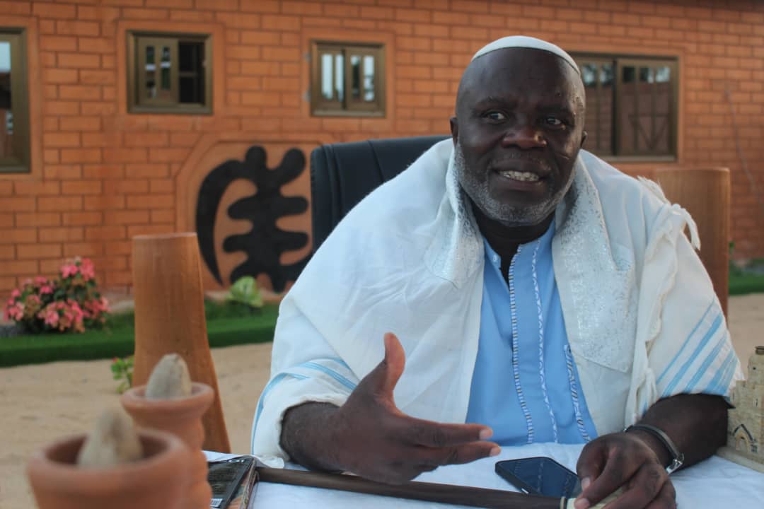 Interview exclusive de sa Majesté Ayih Ayayi : « Ce qu’Edjé K’MEDEWUTO a fait, a énormément retardé mon projet pour la population »