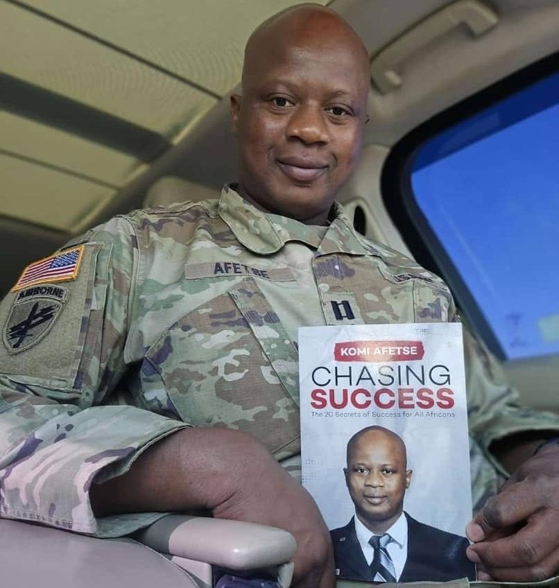 Littérature: “Chasing Success”, nouveau livre du Togolais Komi Afetse
