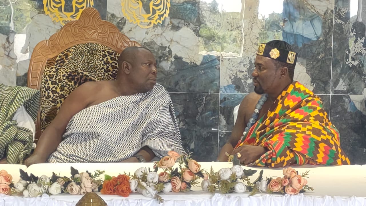 Ghana-Togbui ADJIKOU-LANKLIVI en visite de courtoisie chez Togbui ADZONUGAGA Amenya Fiti V d’Aflao