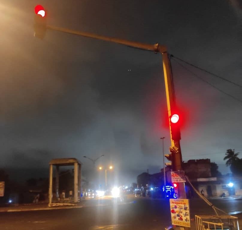 Les feux tricolores du rond-point Adakpamé sur le grand contournement réhabilités grâce à Togbui Neuville Kodjo ADJIKOU-LANKLIVI 1er