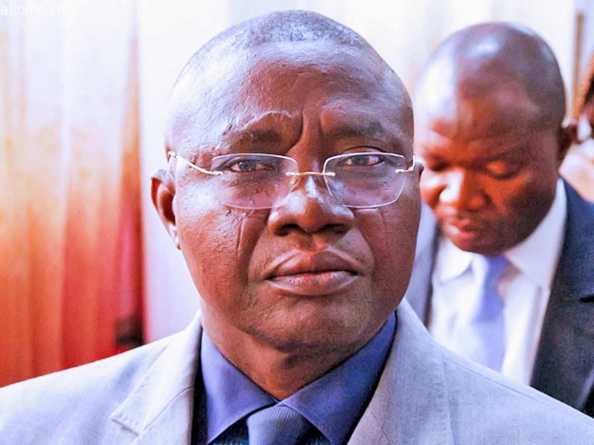 Au Togo, qui sont les secrétaires des conseils régionaux nommés par le ministre de tutelle?