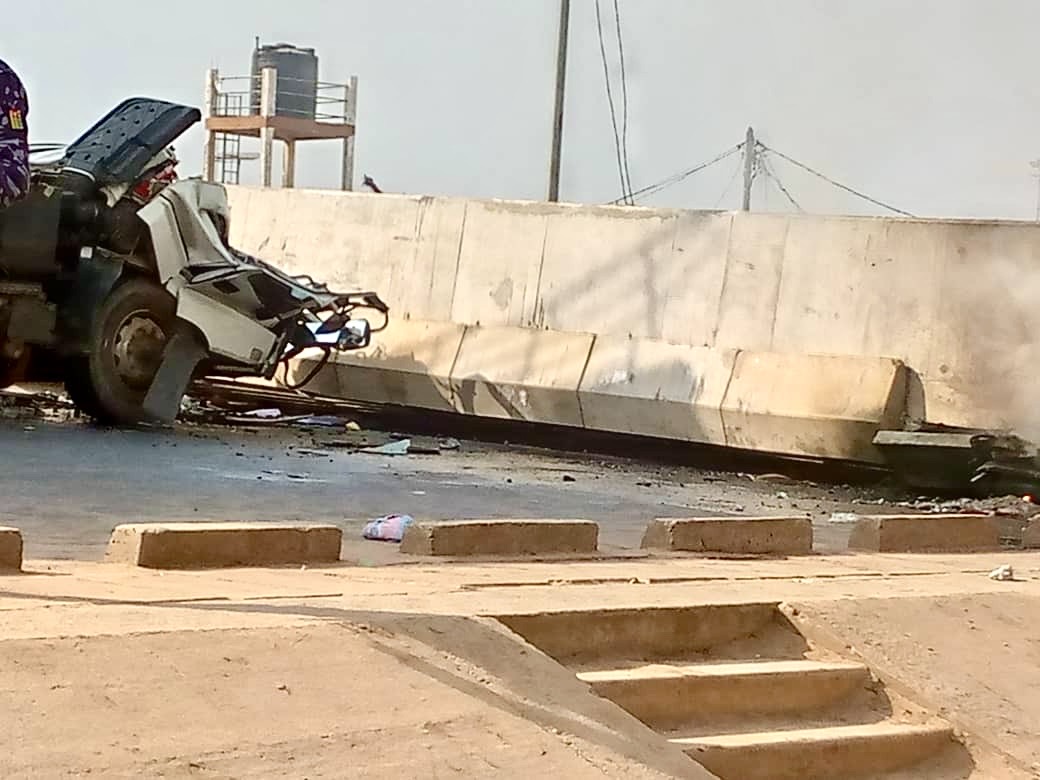 L’Effondrement de la plateforme supérieure de la passerelle piétonne d’Agoè Zongo fait plusieurs morts