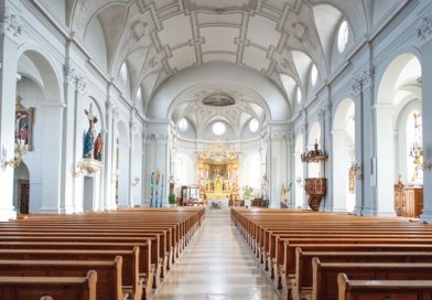 L’État frappe, quatre églises suspendues au Togo