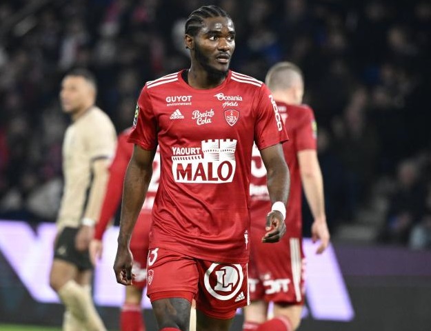 Le défenseur Lilian Brassier, futur néo Epervier ?