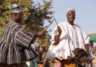 Ghana : le mercredi en Batakari, un tissu qui tisse l’identité nationale