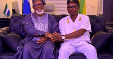 Diplomatie : l’Amb. Johaness MAKOUVIA a reçu le Haut-Commissaire de la Sierra Leone pour une séance stratégique à Lomé