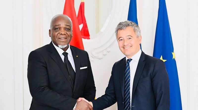 Darmanin tend la main à Lomé