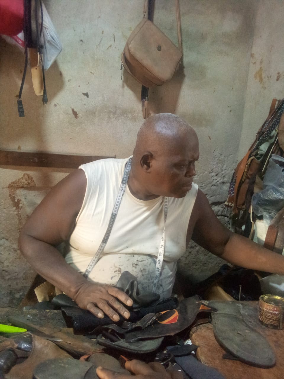 Zoka, l’artisan des grands souliers et des grandes idées