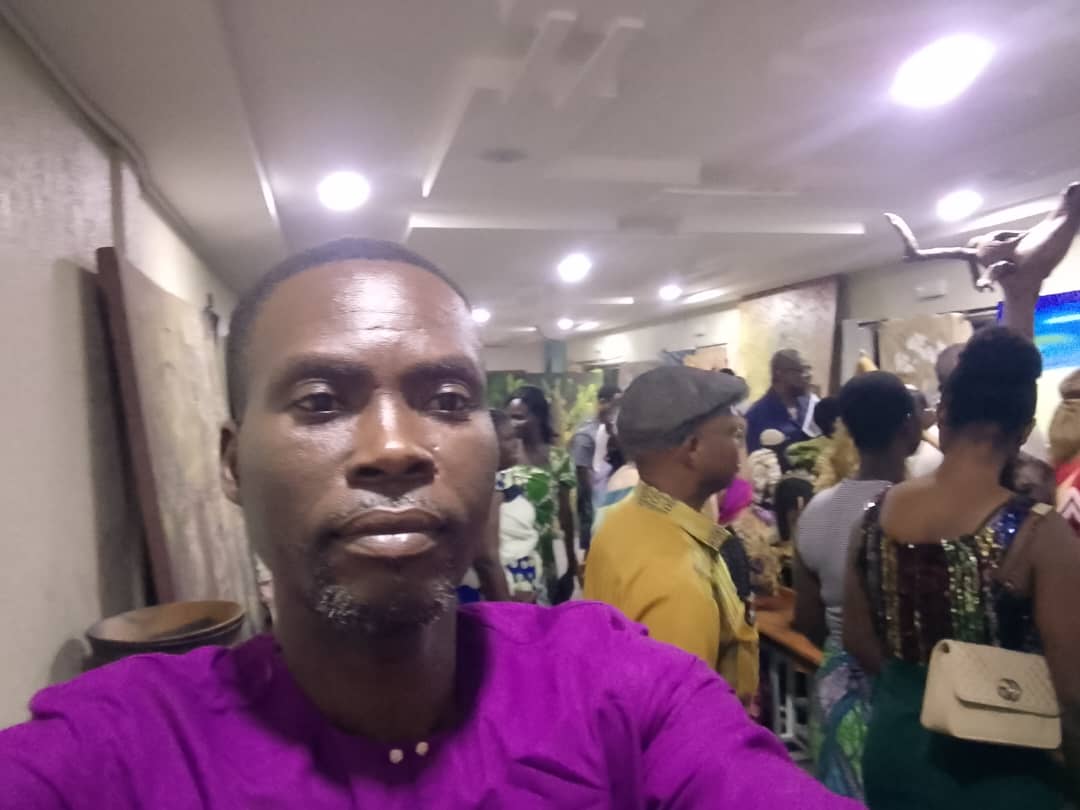 Kara célèbre l’art contemporain : Kokou Ekouagou illumine un vernissage aux accents internationaux